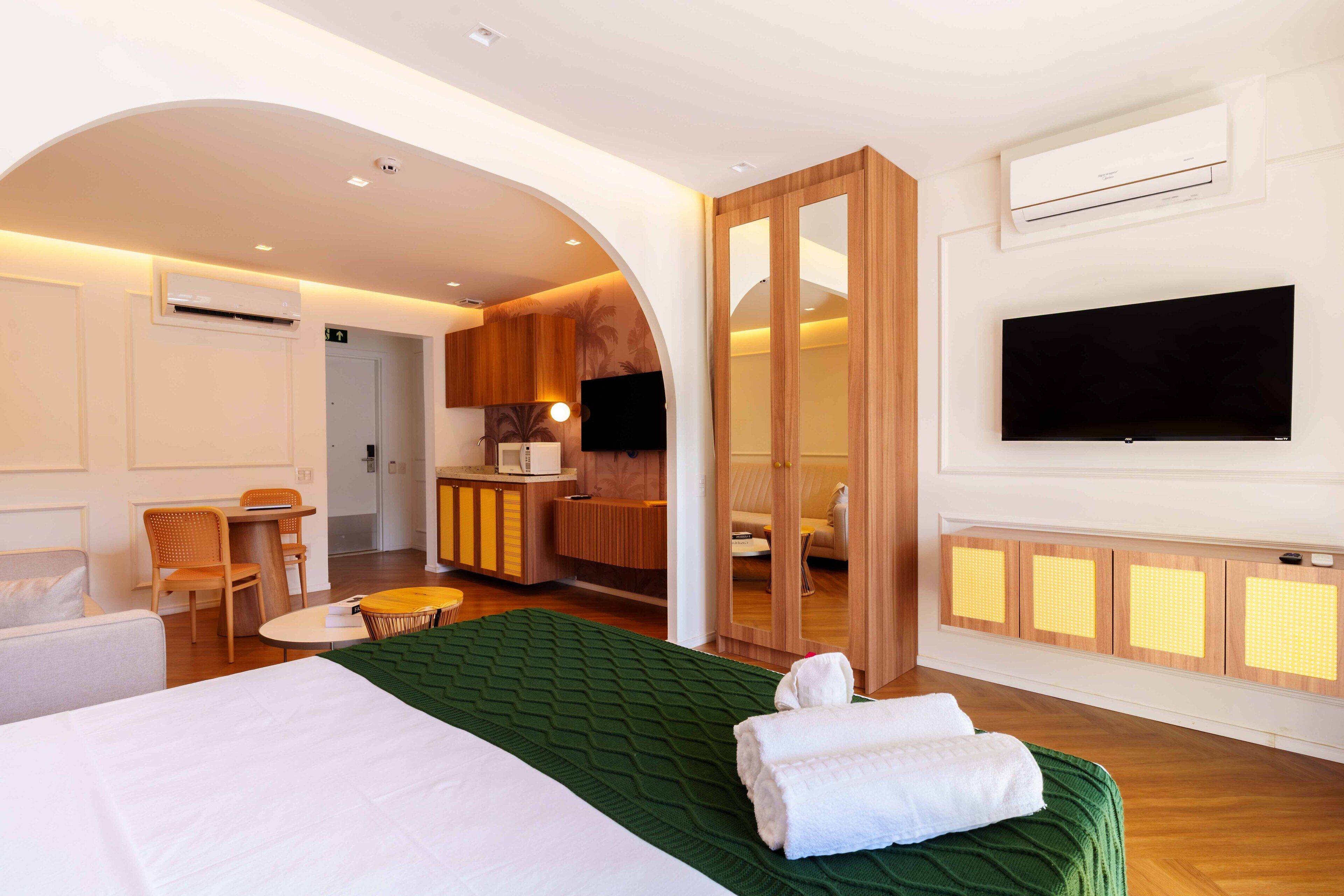 奢华客房 | 笔记本电脑工作区、免费 WiFi、床单