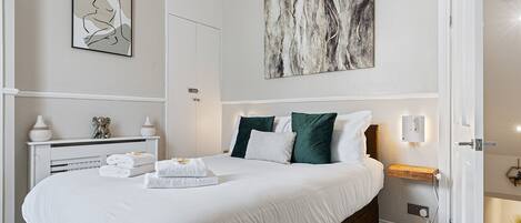 Iron/ironing board, free WiFi, bed sheets