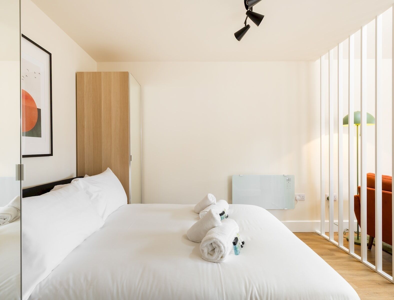Iron/ironing board, free WiFi, bed sheets