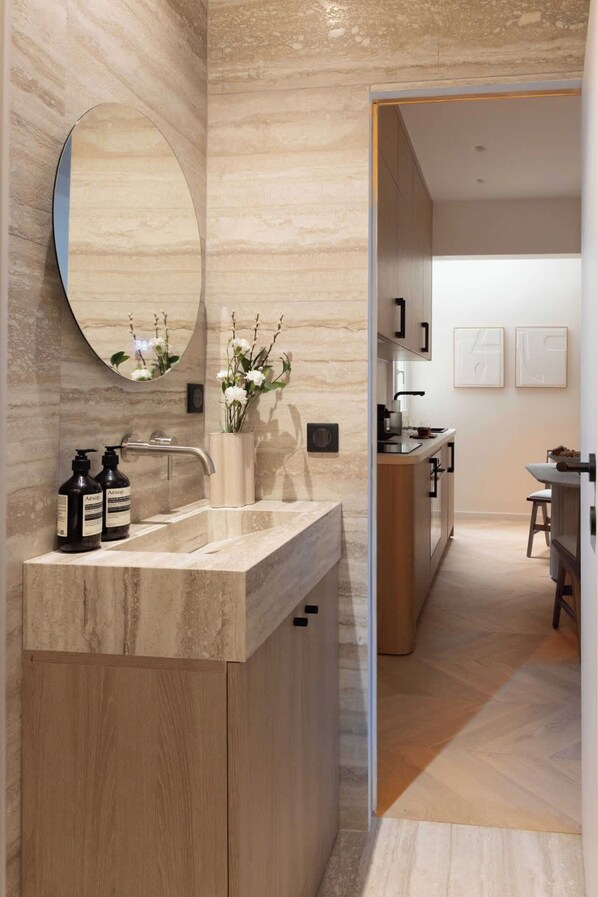 Apartment | Interior - Elegant Apartment With AC - Le Marais (Paris)