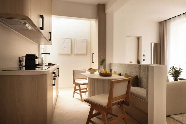 Apartment | Private kitchen - Elegant Apartment With AC - Le Marais (Paris)