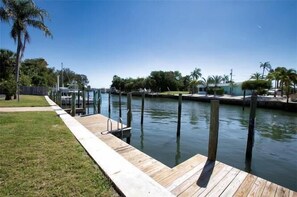 Marina - Dockside Bay Escape: Enjoy Private Dock Access! (Bradenton)