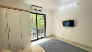 Deluxe Apartment, Balcony, Courtyard View