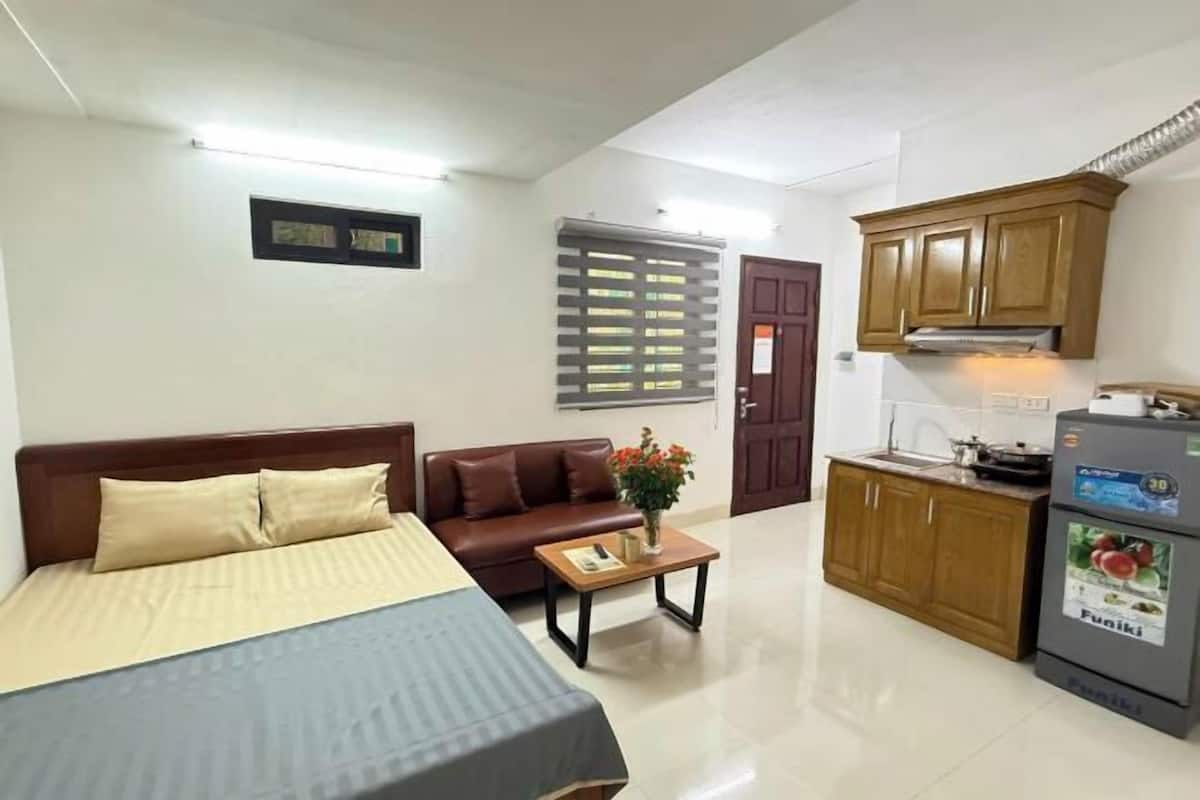 Desk, WiFi (free), bed sheets