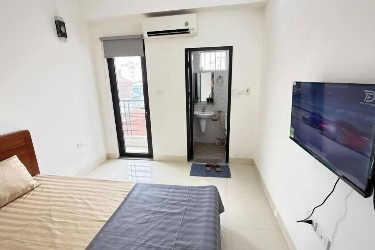 Desk, WiFi (free), bed sheets