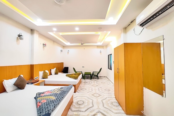 Family Room | Hypo-allergenic bedding, free WiFi, bed sheets