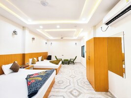 Hypo-allergenic bedding, desk, soundproofing, free WiFi
