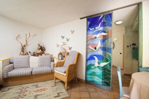 Apartemen, 1 kamar tidur, patio | Area keluarga | Televisi 30-inci dengan saluran TV satelit