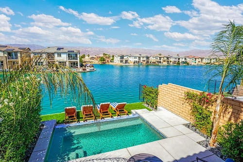 Desert Lakes: Lakefront, Infinity Pool, Firepit