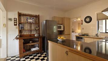 Fridge, oven, stovetop