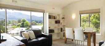 Cosy Candlewick Cottage | A Mount Beauty Delight