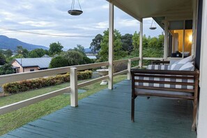 Property grounds - Cosy Candlewick Cottage | A Mount Beauty Delight (Mount Beauty)