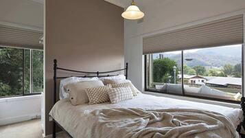 3 bedrooms, bed sheets