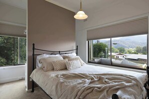 3 bedrooms, bed sheets