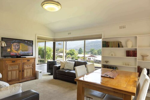 Cosy Candlewick Cottage | A Mount Beauty Delight