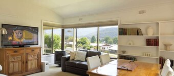 Cosy Candlewick Cottage | A Mount Beauty Delight