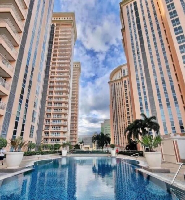 Appart'hôtel, 1 chambre, accessible aux personnes à mobilité réduite, balcon | Piscine | Piscine extérieure