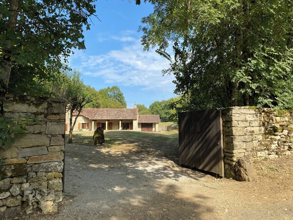 Exterior - House 160 m2 on 6000 m2, sleeps 12 Private garden + shared swimming pool (Espinas)