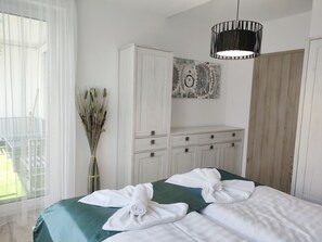 3 bedrooms, iron/ironing board, WiFi, bed sheets
