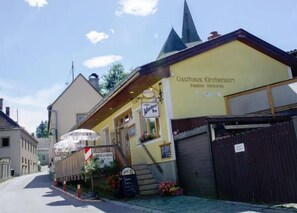 Front of property - Kirchenwirt Halbwax (Kaumberg)