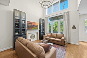 Een televisie, een stereo en een kantoor