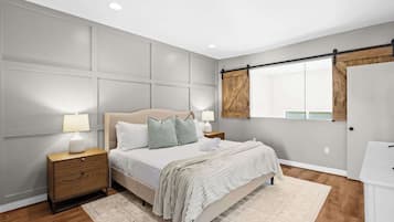 2 bedrooms, desk, iron/ironing board, WiFi