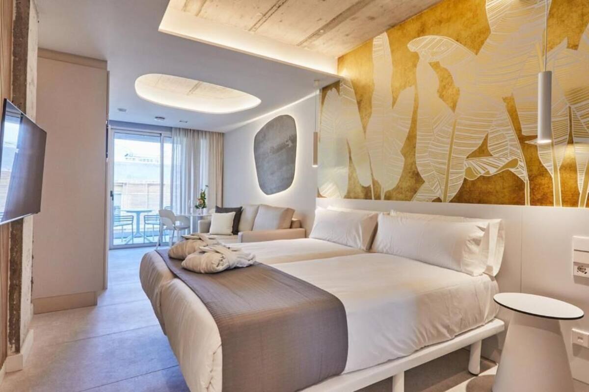 Premium bedding, down duvets, soundproofing, free WiFi