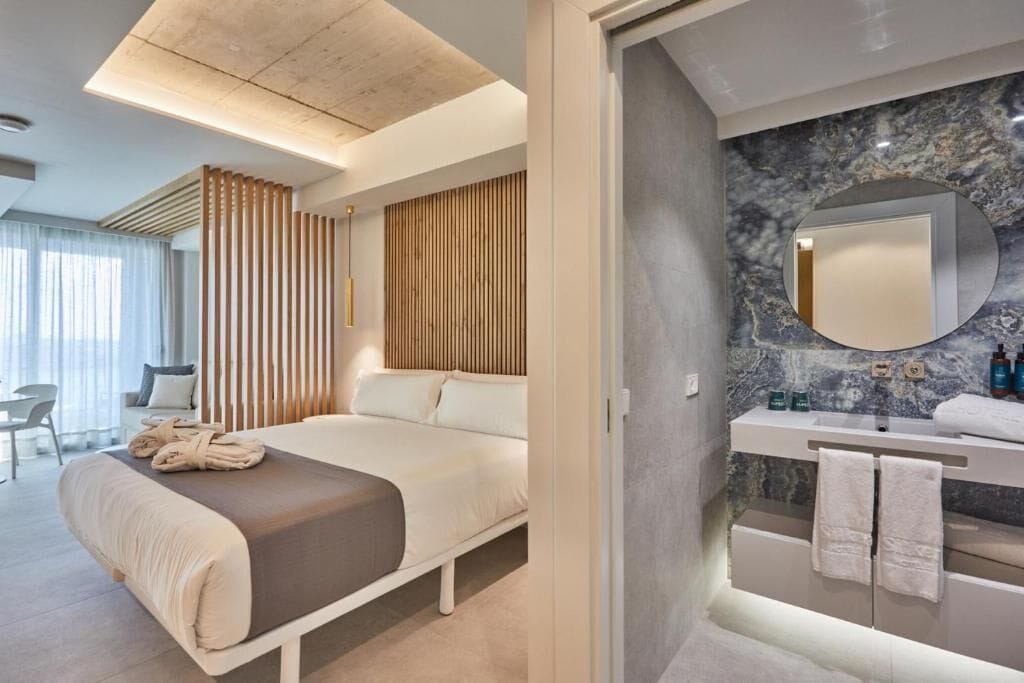 Luxe beddengoed, donsdekens, geluiddichte muren, gratis wifi