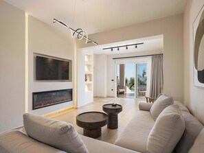 Smart TV, fireplace