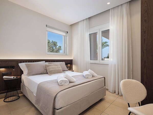 2 bedrooms, iron/ironing board, travel crib, WiFi (free)