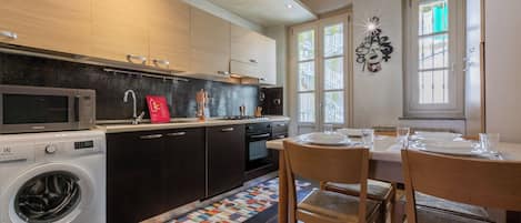 Apartment, 2 Bedrooms, Balcony | Private kitchen | Fridge, microwave, oven, stovetop