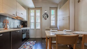 Leilighet, 2 soverom, balkong | Eget kjøkken