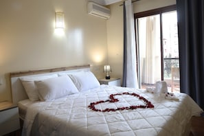 1 bedroom, desk, free WiFi, bed sheets