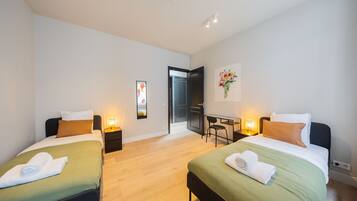 3 bedrooms, iron/ironing board, bed sheets