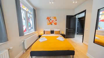 3 bedrooms, iron/ironing board, bed sheets