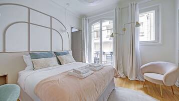 Coffres-forts dans les chambres, fer et planche à repasser