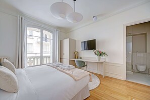 Deluxe Double Room | In-room safe, iron/ironing board, free WiFi, bed sheets