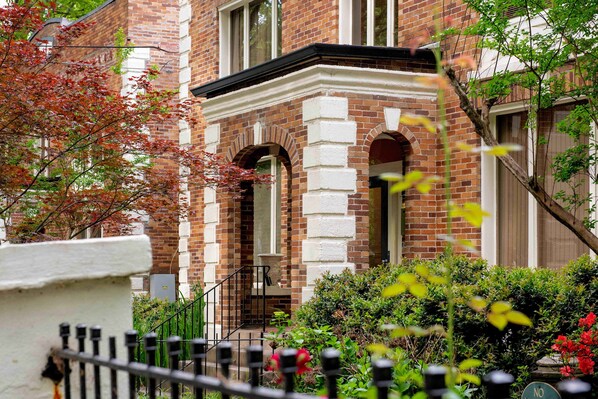 Exterior detail - Parkfront Breeze - NEW! Studio Across Piedmont Park (Atlanta)