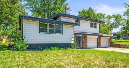 Monroe. Quiet 4BR w/ Huge Yard . Ideal for Crews & Families