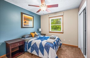 4 bedrooms, WiFi, bed sheets
