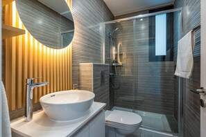 Apartment, 2 Bedrooms, Kitchen, City View | Bathroom - Beachcomber 2-BR Apartment in Larnaca (Larnaca)