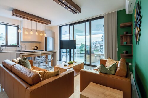 Beachcomber 2-BR Apartment in Larnaca