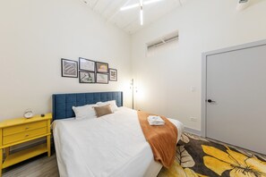 5 bedrooms, iron/ironing board, free WiFi, bed sheets