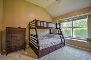 4 habitaciones, tabla de planchar con plancha, wifi y ropa de cama 