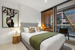 1 bedroom, desk, WiFi