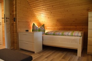 2 Schlafzimmer, Reisekinderbett, kostenloses WLAN