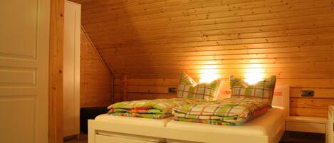 2 bedrooms, travel cot, free WiFi
