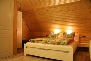 2 bedrooms, travel cot, free WiFi