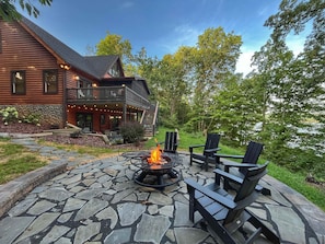 Terrace/patio - Blessing by the Lake | Lakeside Cabin|Hot Tub Wifi (Scottsville)