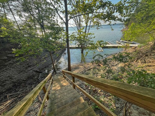 Blessing by the Lake | Lakeside Cabin|Hot Tub Wifi